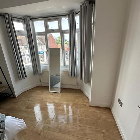 Central & Cozy 3Br Apt - High Chair - Free Parking ロンドン エクステリア 写真